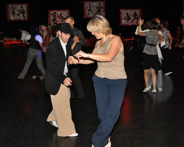 min 2008 11 08 fous swing 384